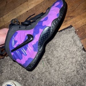 Foam posits woman’s size 7 basically new inside in great condition